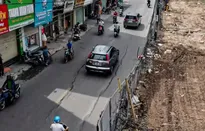 Hà Nội: Lún nứt mặt đường Nguyễn Tuân