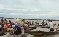 Thuyền lật giữa dòng lũ, một người sống sót, hai người thiệt mạng