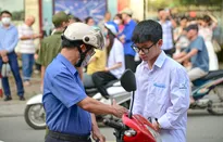 Thí sinh lo điểm chuẩn đại học 2025 biến động mạnh