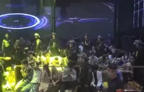 Đột kích 3 quán bar ở TP Hồ Chí Minh, phát hiện 186 người dương tính ma túy