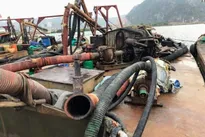 Six ships seized for illegally exploiting sand