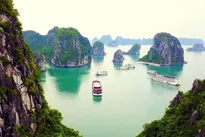 Ha Long Bay temporarily closes Soi Sim beach to visitors