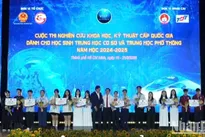 12 first prizes presented at national science and technology research competition for high school students