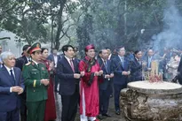 State President Luong Cuong offers incense in commemoration of Hung Kings