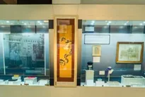 Stories of embroidered paintings gifted by President Ho to international friends