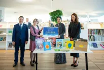 Party leader’s spouse presents Vietnamese bookcase to Helsinki Central Library Oodi
