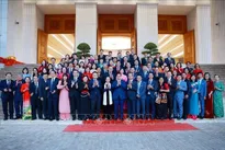 Vietnamese Teachers’ Day: PM meets with outstanding education managers, teachers