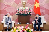 Top legislator receives Lao foreign minister in Hanoi