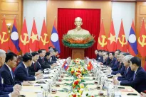 Top Vietnamese, Lao leaders hold talks in Hanoi
