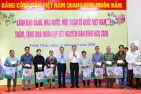 NA Chairman presents gifts to policy beneficiaries in Dong Thap province