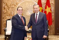 Top leader receives special envoy of Cuban Party and State