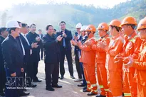 PM urges faster progress of expressway projects in Lang Son, Cao Bang provinces