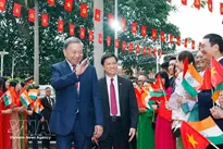 Party General Secretary, State President To Lam meets with Vietnamese community in India