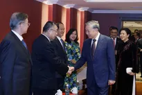 Top leader meets families of Vietnam-China friendship contributors in Beijing