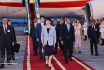 Japanese PM arrives in Hanoi, beginning official visit to Vietnam