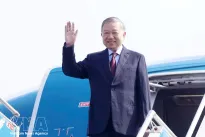 Top leader departs Hanoi for state visit to India