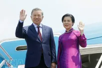 Top leader leaves Hanoi for official visit to Thailand