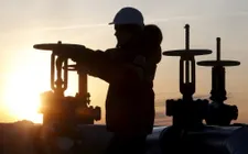 Giá dầu quay đầu giảm mạnh trước nguy cơ OPEC+ tăng sản lượng sớm