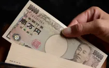 Nhật Bản: Áp lực tăng giá hàng hóa vì Yen xuống giá