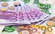 Đồng Euro xuống mức thấp nhất trong hai năm so với USD