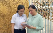 Phụ huynh học sinh hồ hởi chờ được miễn học phí, con được học 2 buổi/ngày