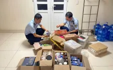 Quảng Ninh thu giữ 2 tấn thực phẩm và sữa bột không rõ nguồn gốc