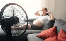 Cảnh báo biến chứng thai kỳ do nắng nóng cực đoan