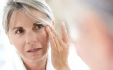 Vì sao làn da càng lớn tuổi càng nhăn nheo, chảy xệ?