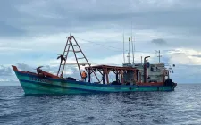 Bắt giữ tàu cá vận chuyển trái phép 60.000 lít dầu DO trên biển