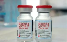 FDA phê duyệt vaccine COVID-19 thế hệ mới cho người cao tuổi