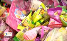 Hàng tấn bánh kẹo, thực phẩm chức năng nghi hàng giả chất đống, đổ bỏ: Trách nhiệm của địa phương ở đâu?