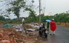 Đà Nẵng: Phát hiện số lượng lớn vỉ thuốc tân dược chưa sử dụng vứt ngoài đường