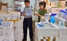 Phát hiện kho hàng lậu chứa hàng nghìn sản phẩm sữa, mỹ phẩm tại Hà Nội