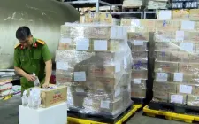 Triệt phá xưởng sản xuất cồn y tế giả do Phó Chủ tịch thị trấn điều hành