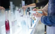 Ngành làm đẹp toàn cầu gặp khó vì thuế quan