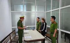 Phát hiện công ty mỹ phẩm "ma" sang chiết kem trôi nổi dán nhãn riêng