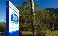 Thụy Sỹ phạt Nestlé Waters hơn 600.000 USD vì dán nhãn gây hiểu lầm