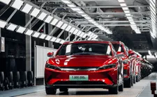 BYD "hãm phanh" sản xuất