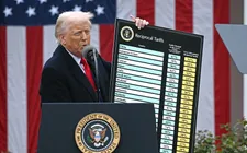 Ông Trump công bố thuế 25 - 40% với 14 quốc gia