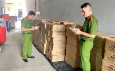 Triệt phá đường dây sản xuất, buôn bán cồn y tế giả quy mô lớn