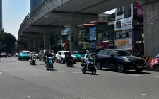 Chi phí cho một chiếc xe xăng, dầu ở Hà Nội sẽ tăng khi áp dụng biểu phí mới