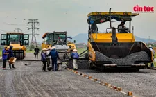 Xuất nhập khẩu, đầu tư công bứt tốc; lạm phát vẫn trong tầm kiểm soát