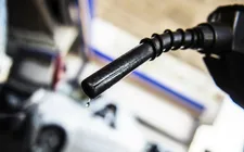 Giá dầu thế giới đi xuống trước áp lực nguồn cung gia tăng