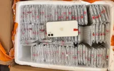 Phát hiện gần 5.000 điện thoại và hơn 2.500 đôi giày nghi giả mạo nhãn hiệu lớn