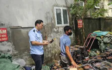 Phát hiện cơ sở sản xuất thực phẩm không phép giữa lòng Hà Nội
