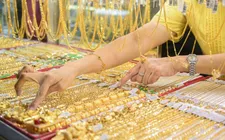 Từ hôm nay, mua bán vàng trên 20 triệu đồng phải chuyển khoản