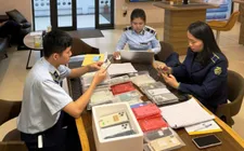 Tạm giữ hàng chục chiếc iPhone cũ nhập lậu trị giá hơn 835 triệu đồng