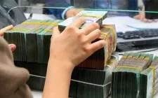 "Cuộc đua" lãi suất ngân hàng tiếp tục sôi động