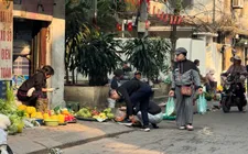 Hà Nội xoá bỏ chợ cóc, tiểu thương lo kế sinh nhai