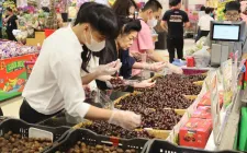 Chợ truyền thống vắng khách, “chợ Tết online” nhộn nhịp